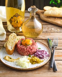 Bee d'Vine mead honey wine with European Steak Tartare and berele glass flask