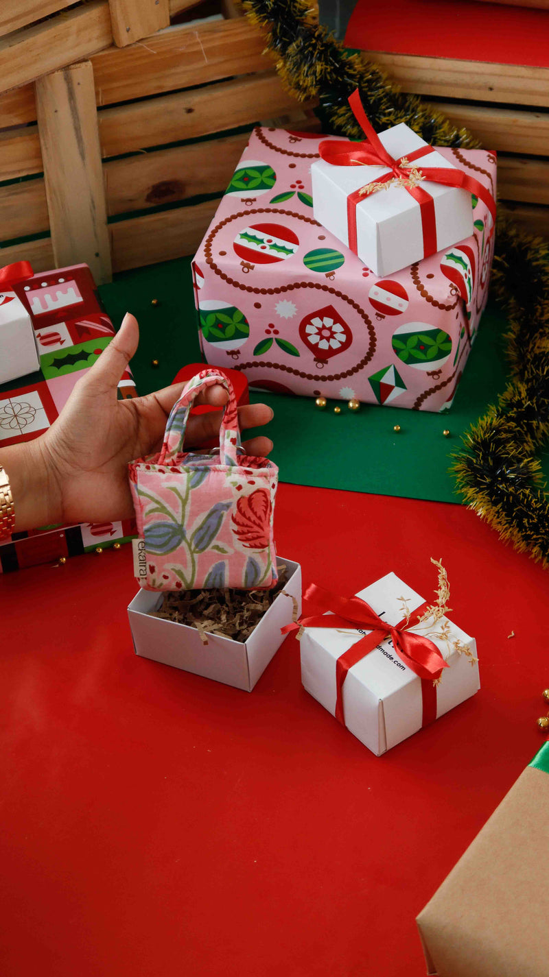 ekatrahandmade-the-santa-surprise-box