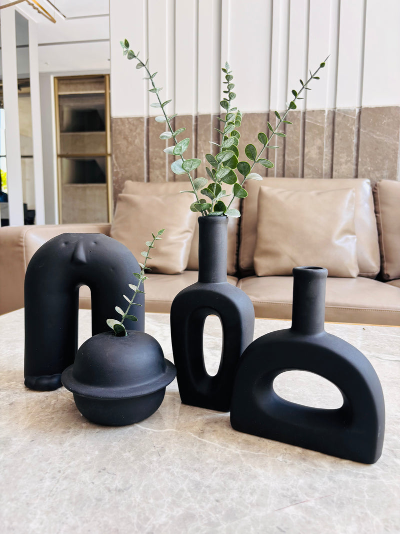 Un Vase Noir Set Of 4 Sculptural Vases